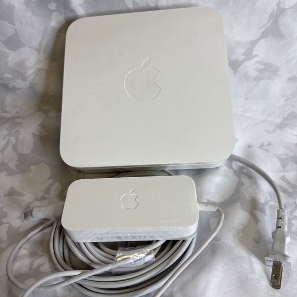 2008 Apple AirPort Extreme Base Station Model A1301 Wireless Router - Picture 4 of 5